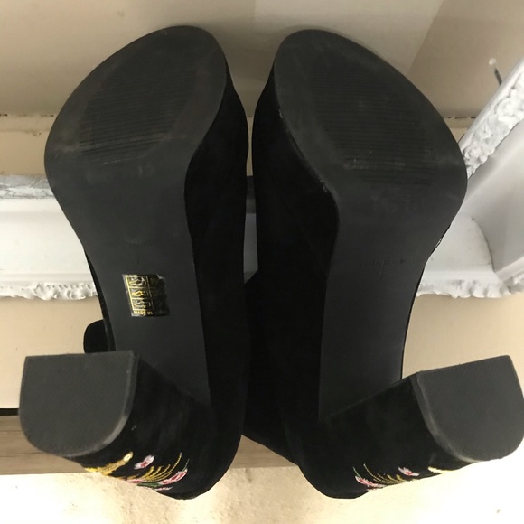 BooHoo Platform Velvet Dragon Embroidered Booties - Picture 13 of 15